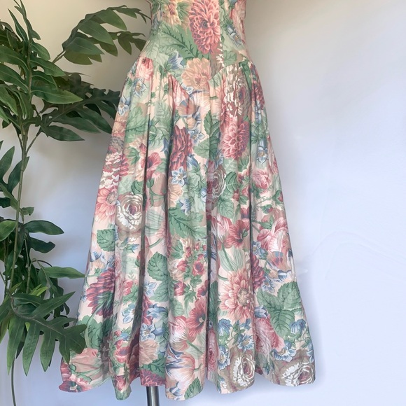 v i n t a g e : Floral Victorian Cottagecore Pastel Puff Sleeve Basque Dress - Picture 14 of 16